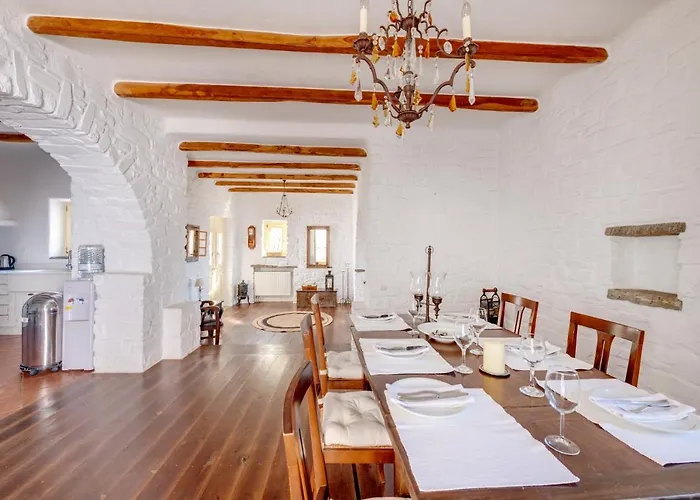 Danae By The Sea Pounda