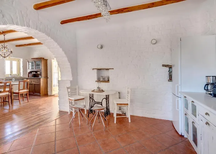 Danae By The Sea * Pounda